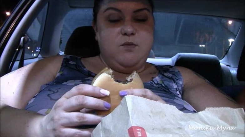 BBW Pleasures: SSBBW líže v autě POV