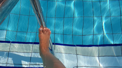 Fetish intimmedia: Hot feet play in pool