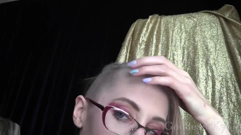 Kyaa Chimera: Saç fırçalama fetişi ve bonus hapşır