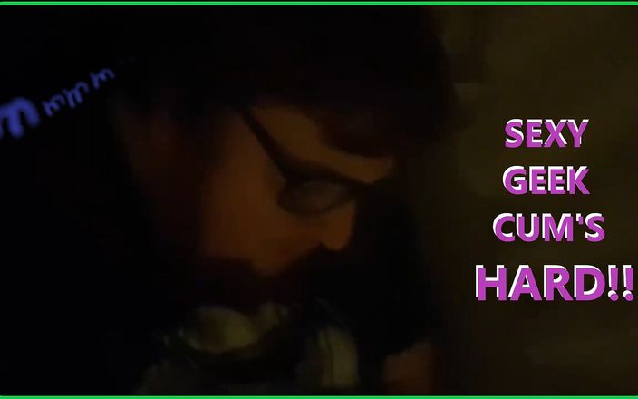 Jax harvey: Lihat sisi culun seksiku pakai kacamata sambil ngusap memekku perlahan-lahan