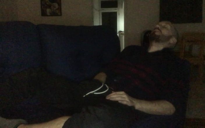 BB Ragnar: Pacarku mergokin aku lagi coli di sofa sebelum lanjut ngentot...