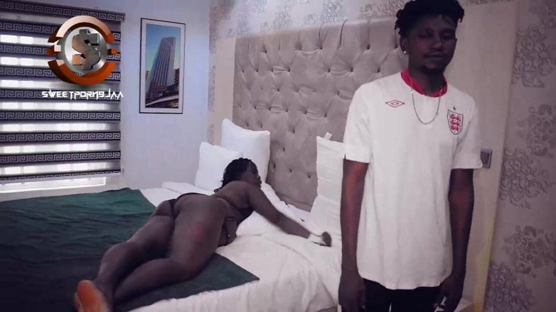 Tusweet9ja: Cheta the Houseboy Banging His Boss's Hot Wife Behind Closed...
