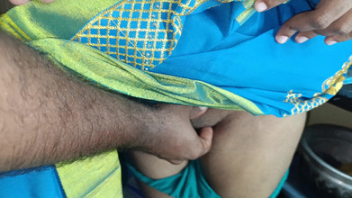 Palani69: गृहिणी नौकरानी रसोई घर में जोरदार चुदाई कर रही है