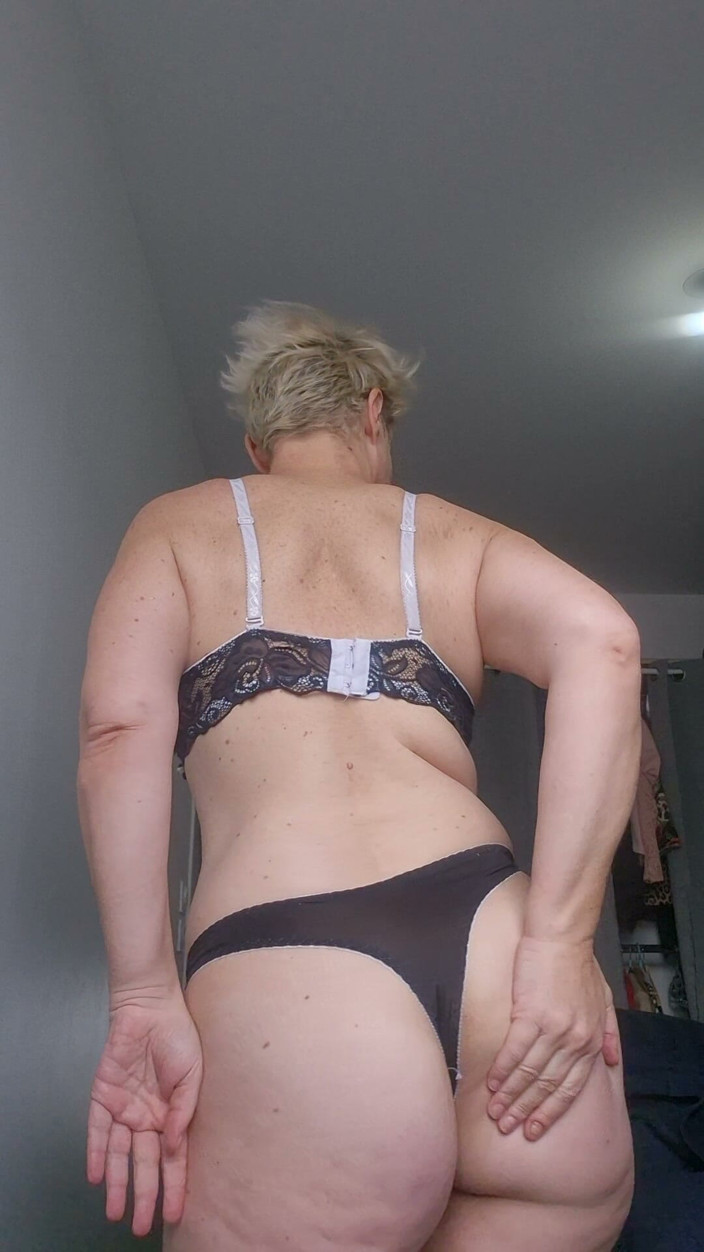 Sofy13: Just a Quick Hello From Your Favorite Mature MILF Slut-i’m...