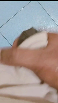 Tipul tamil singur acasă - stroke lent până la o ejaculare reală masivă