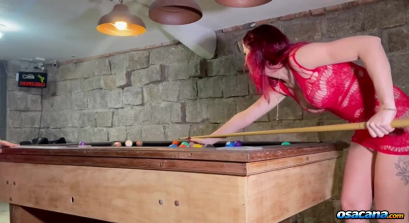 Amateur world: Playing pool with two hot babes at the bar