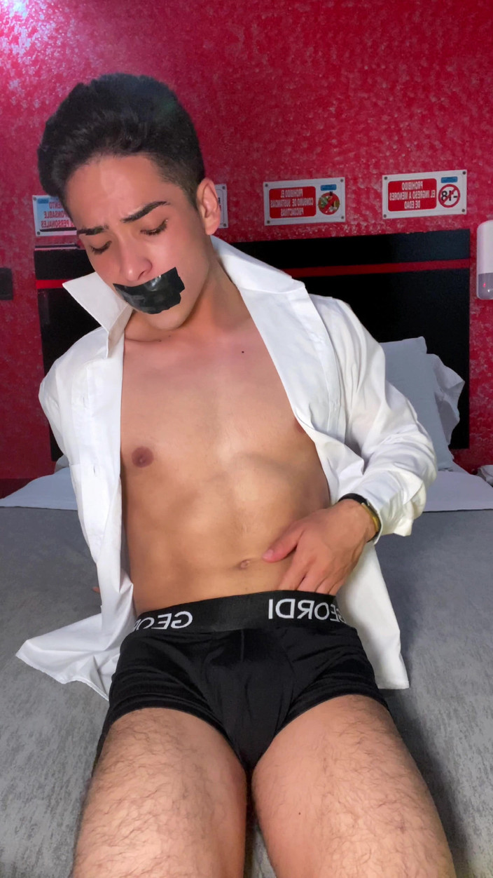 aodaboy: Cămașă Albă Și Panglică În Gură