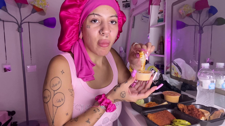 Nali Marie: Mukbang Spicy Food Asmr เล็บยาว, หน้าเลอะเทอะ vlog