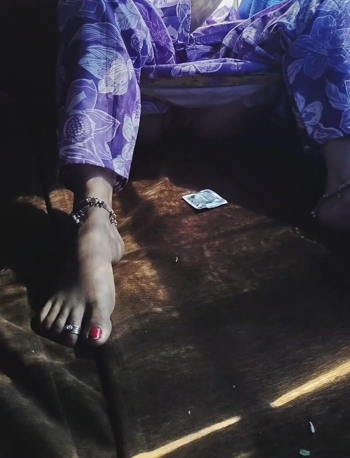 Khushboobhabi: 버스에서 소년에게 콘돔을 준 소녀