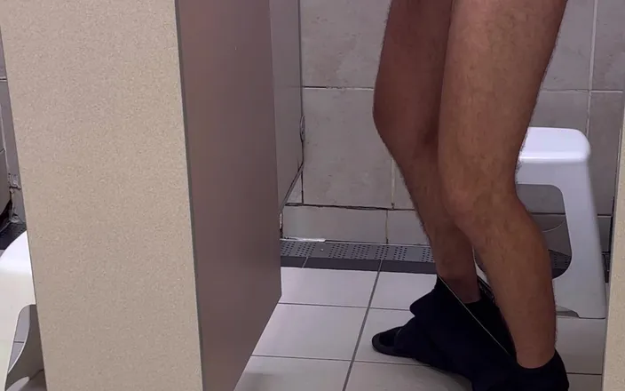 BritBoysXXX: Shower Block Huge Cumshot