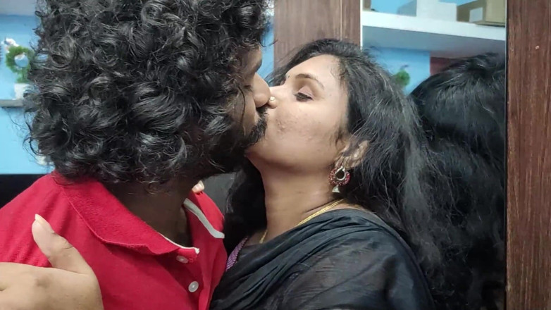 Vaigavarun45: Sex with My Hot Bhabhi Girl Friend in Half Saree