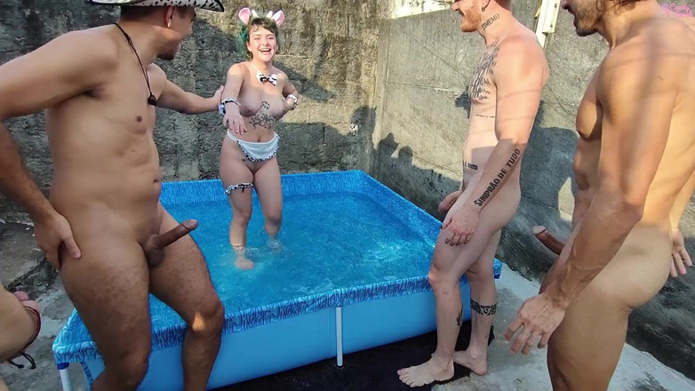 Candy Kush: Milky Cow Candy Crush 4 on 1 with Piss Drinking and Lactation