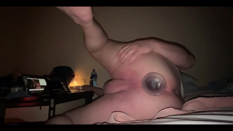 BubbleButt45: Îmi pompez gaura de efeminat cu sticle