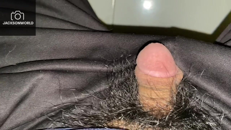 Jackson World: Stille middag ontsnappen intiem solo-moment terwijl ze ontspannen en comfortabel...