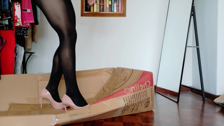 Kinky Lyrical: Détruire des boîtes - en nylon et talons aiguilles