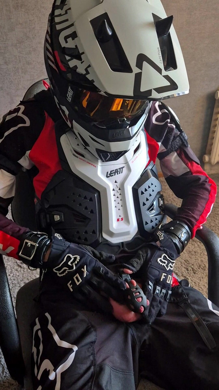 Sneakersmax98: 那个骑士被关了6天