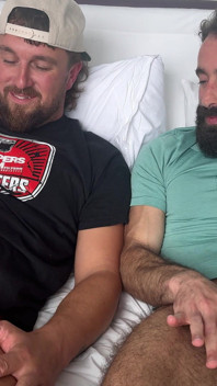 Documentând prima experiență homosexuală a iubiților mei cu un american