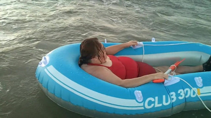 BBW nurse Vicki adventures with friends: Not funny sea boat adventure !