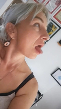 Hot Mom Tongue Teasing Ready for Hot Action