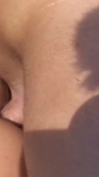 Sexy loira milf massageada e fodida por um estranho no riverside