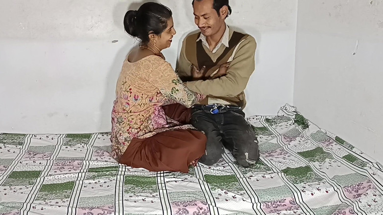 Desi Bhabhi Neha: Amadora esposa é fodida no chão quente indiana milf sexo