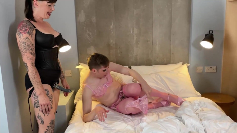 Lady Valeska: Fucking the Sissy We Found in Bed
