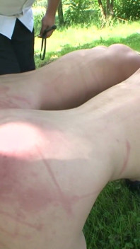 BDSM german - Două gagici sclave în aer liber