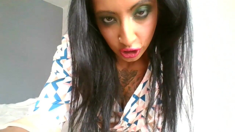 BabeXX69XX Asian MILF: Üvey anne küçük yarağını aşağılıyor x