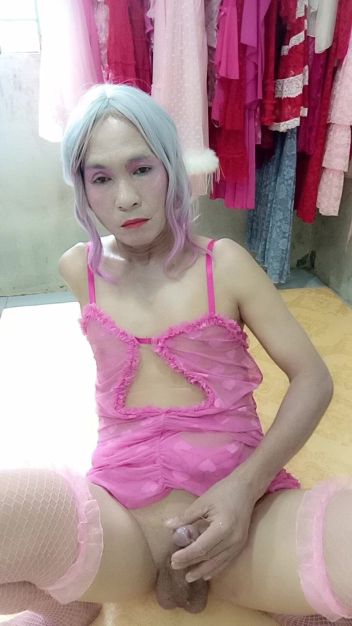 nguyen dang thien tri: Transgênero Oanh Le usa roupas sensuais e pau erótico é feliz