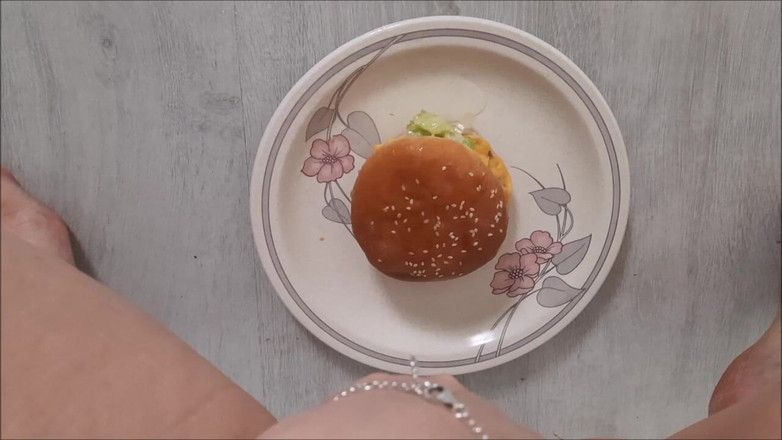 Sally Secret: Můj lahodný šťavnatý pee burger!!