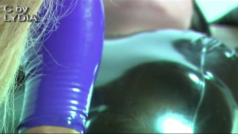 Lydia Privat: My first latex movie part 2
