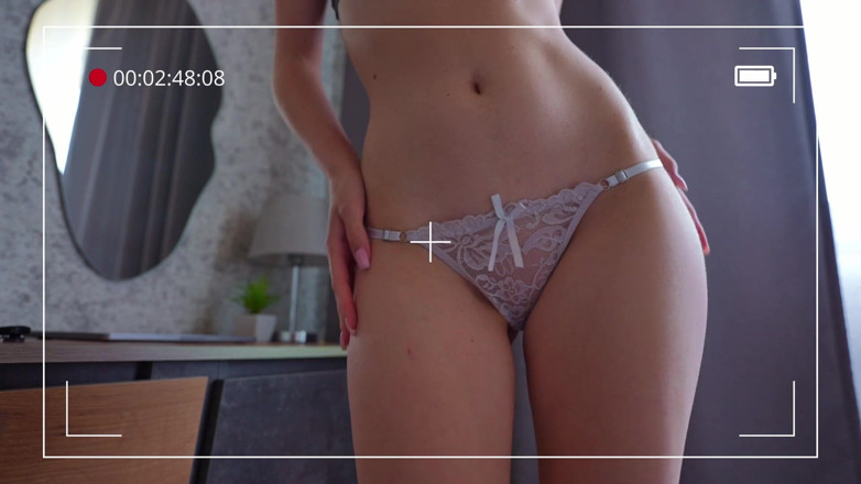 Tori Diamond: 丁字裤和完美的大屁股戏弄