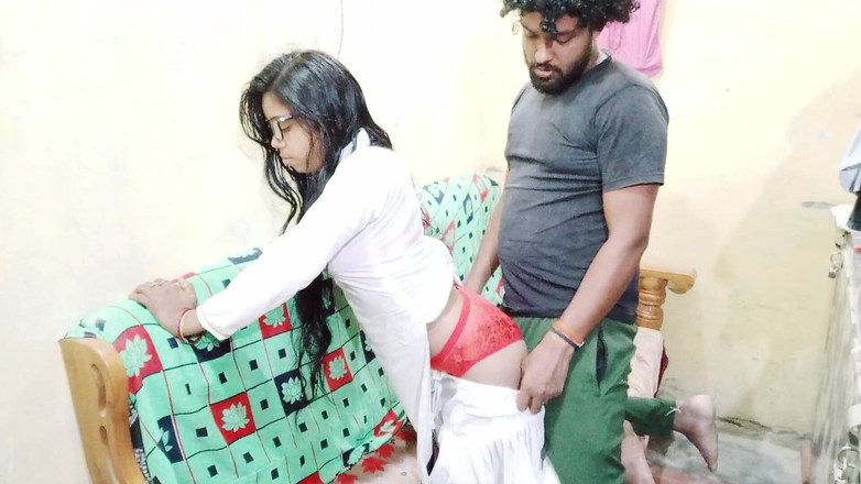 Hindi-Sex: Indisches paar wurde geil und hatte sex auf der couch