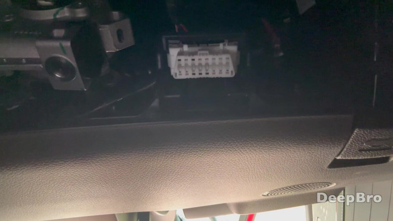 Deep bro: वह मेरे लंड पर अपनी विशाल गांड चलाती है और मुझे लगता है कि मैं इसे टाइट महसूस करता हूं