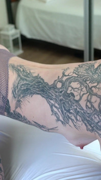 Huge Facial for Tall Tattooed MILF Penny Archer
