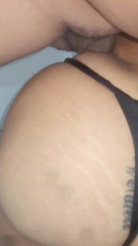 Una miLF appassionata con un grande desiderio di fare anale