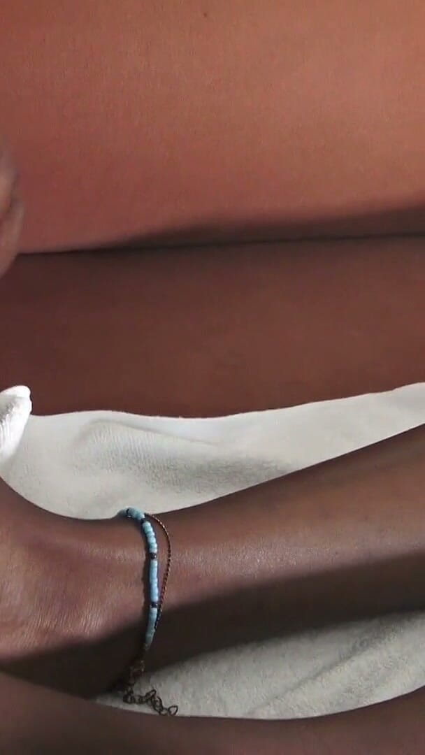 Lezdom Austria: Negresă lesbiană cu vibrator gâdilat