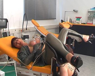 Rubber & Clinic Studio - 1ATOYS: Xtreme - pompare cu vid a pizdei