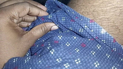 Sweet Indian cock: bara bhaartiy samlaingik larka honth chunban choos raha hai