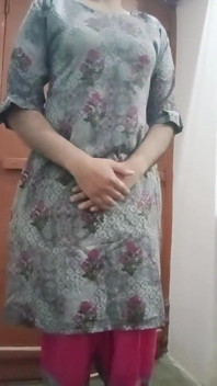 Indian Gay Crossdresser Gaurisissy Looking Like a Housewife in Salwar Kurta XXX