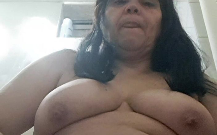 Mommy big hairy pussy: Máy bay bà già nóng bỏng cưỡi, cọ xát âm hộ...