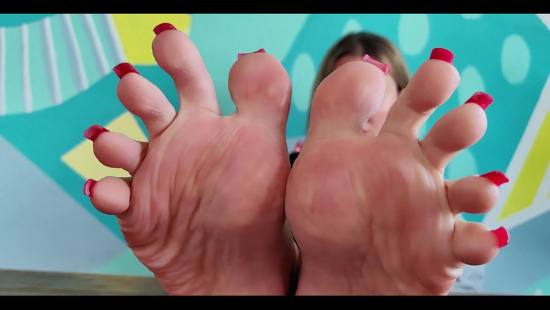 Goddess Lena: Ignore Feet