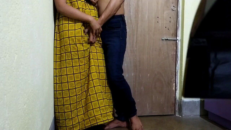 East indian group: bhaabhi aur devar akele kamre men asli chudaee vidiyo