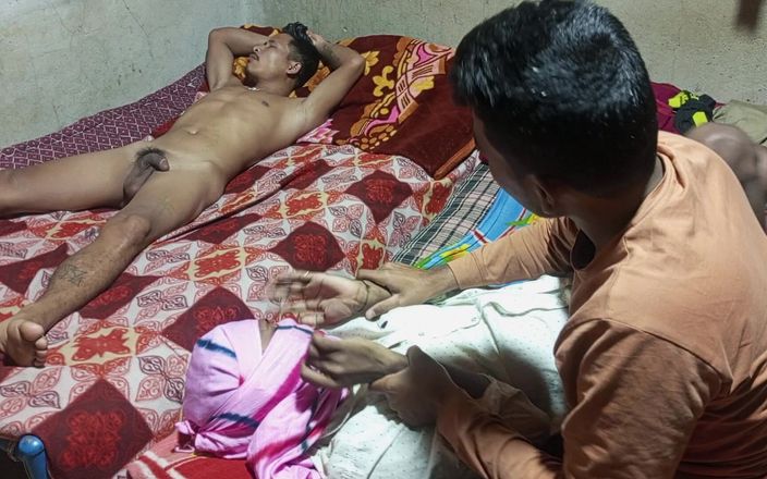 Indian Hijraji: A bunda da transsexual foi fodida por seus dois namorados