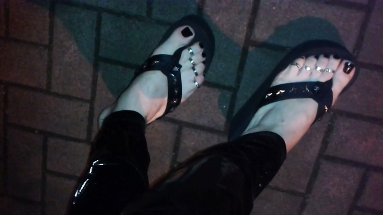 Heelex: Extreme Flip Flops and Sexy Feet with Toe Rings