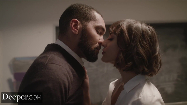 Deeper: gahri. Janice Griffith jab niyantran leti hai to use apna...