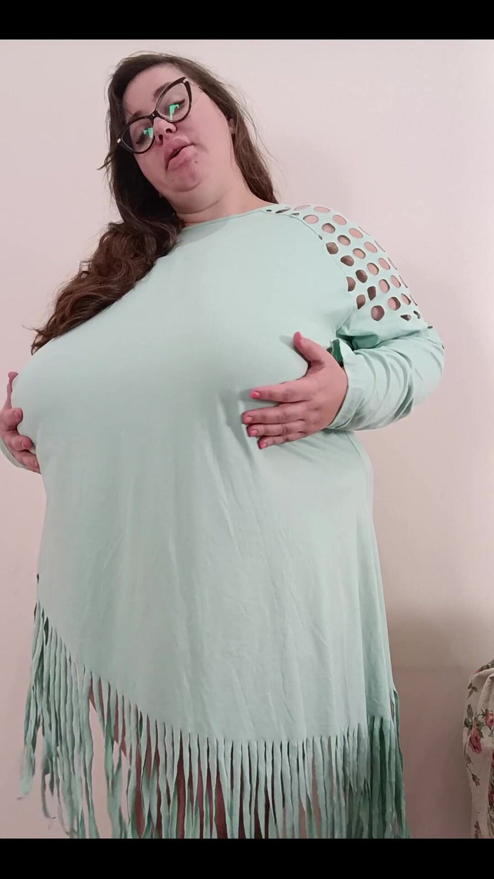 Nina Doll: İri güzel kadın solo