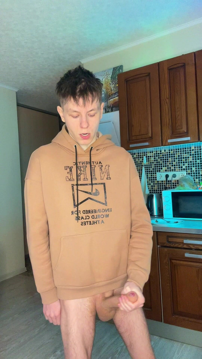 Morflot24: Yerleri spermle kaplayana kadar büyük yarağımı okşamayı bırakamadım