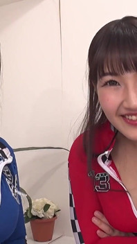 Honami Akagi a Seria Manatsuki objeví svou slabost a potěší vás nohama