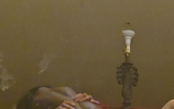Natalie Slax: Maminsynek dziwka cię kocha